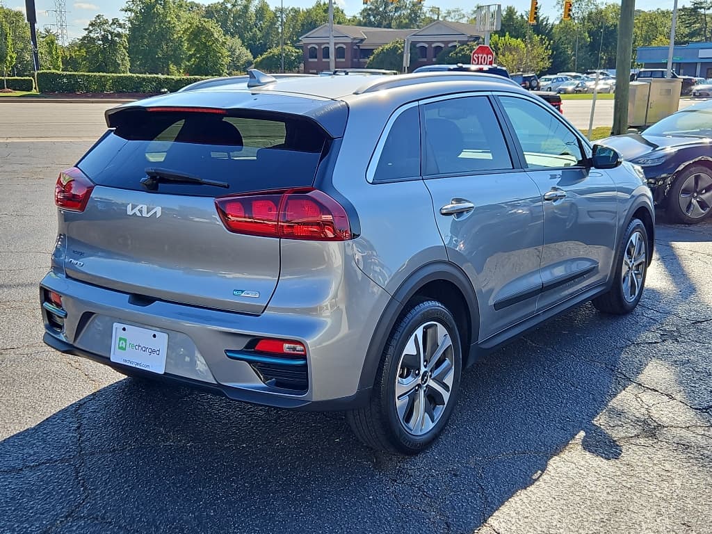2022 Kia Niro EV view 3