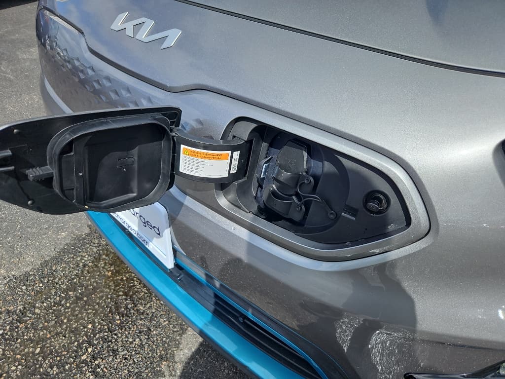 2022 Kia Niro EV view 5