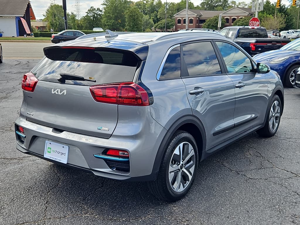 2022 Kia Niro EV view 3