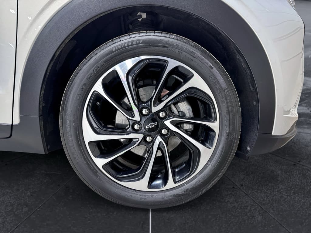 2023 Chevrolet Bolt EUV view 34