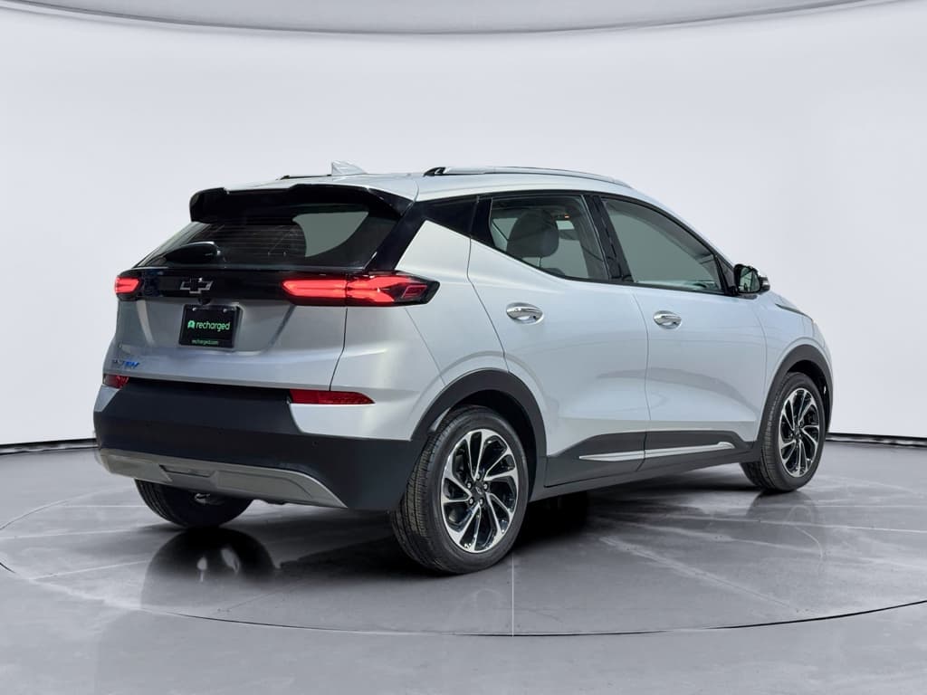 2023 Chevrolet Bolt EUV view 3
