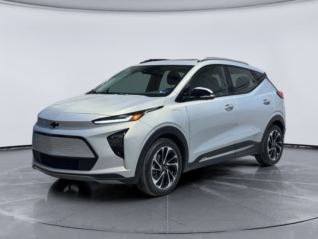 2023 Chevrolet Bolt EUV view 1