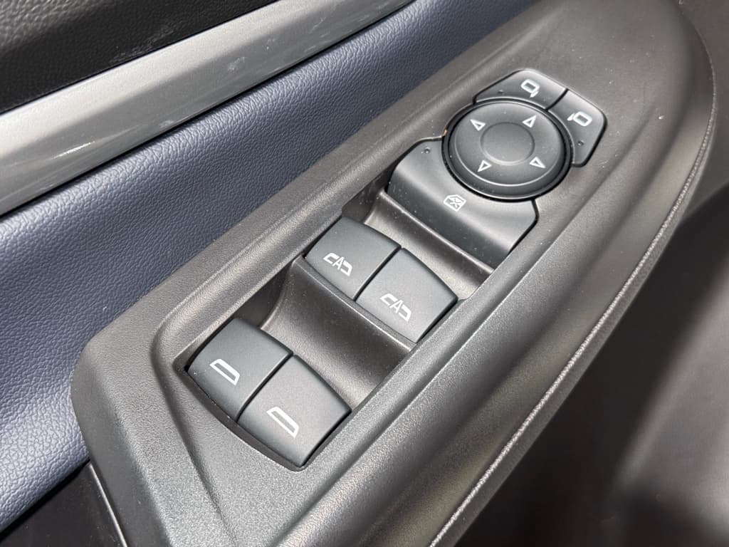 2023 Chevrolet Bolt EUV view 8