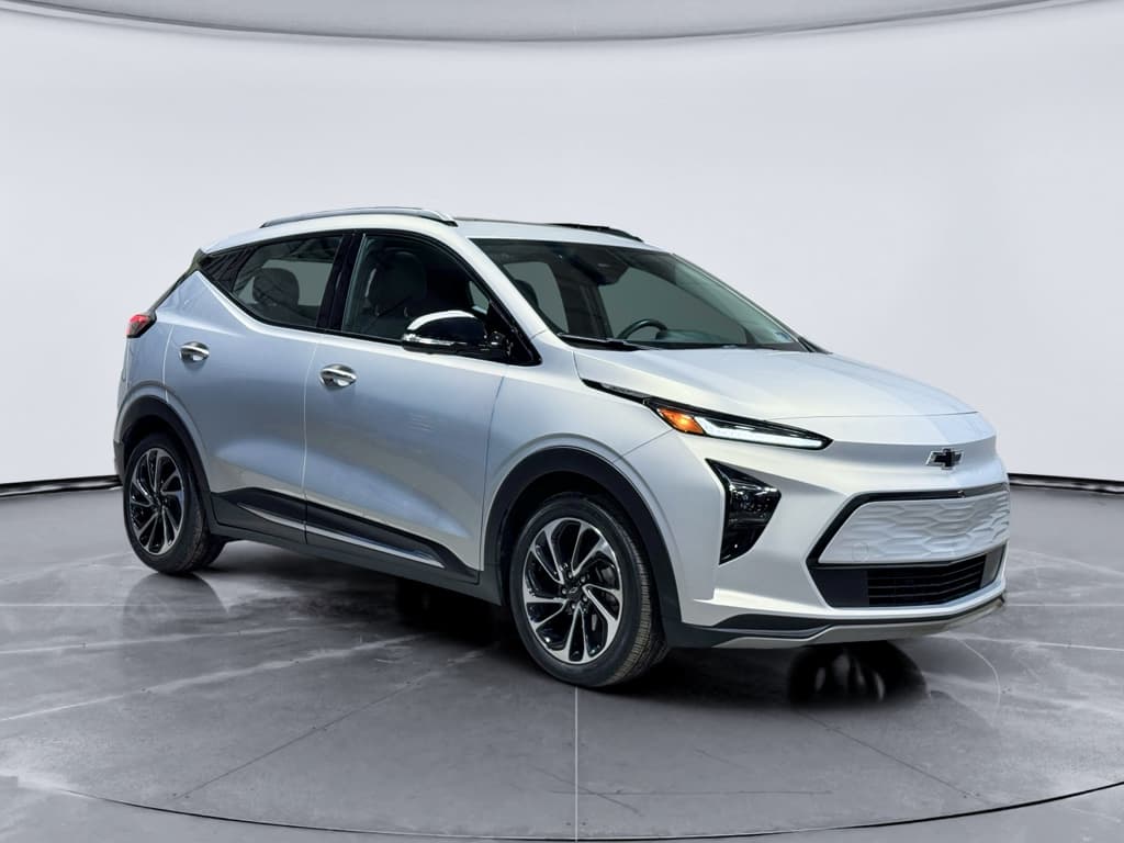 2023 Chevrolet Bolt EUV view 4