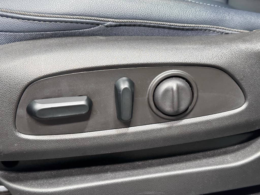 2023 Chevrolet Bolt EUV view 7