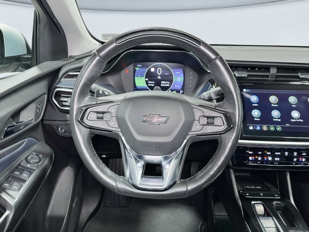 2023 Chevrolet Bolt EUV view 9