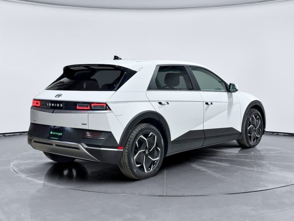 2023 Hyundai IONIQ 5 view 3