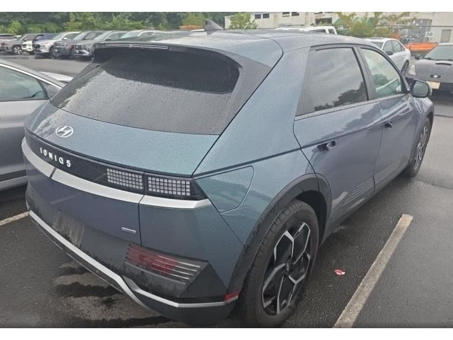 2023 Hyundai IONIQ 5 view 4