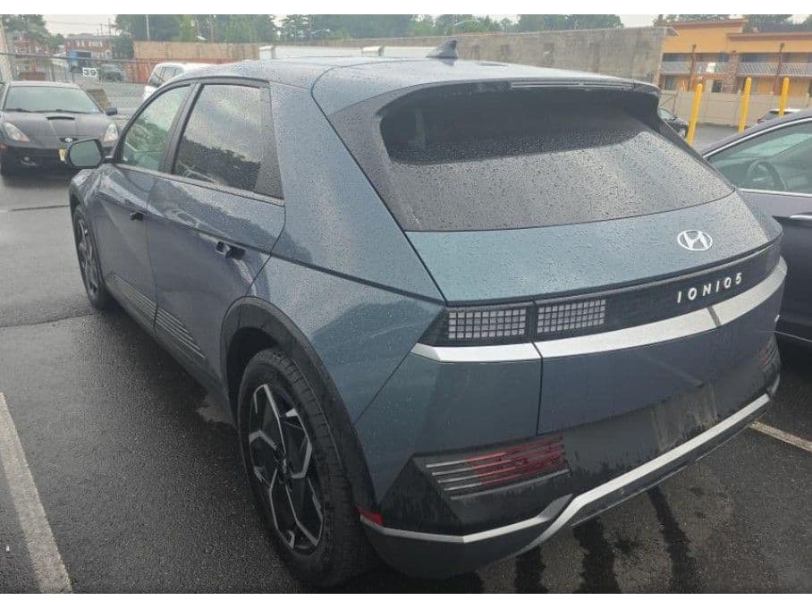 2023 Hyundai IONIQ 5 view 3