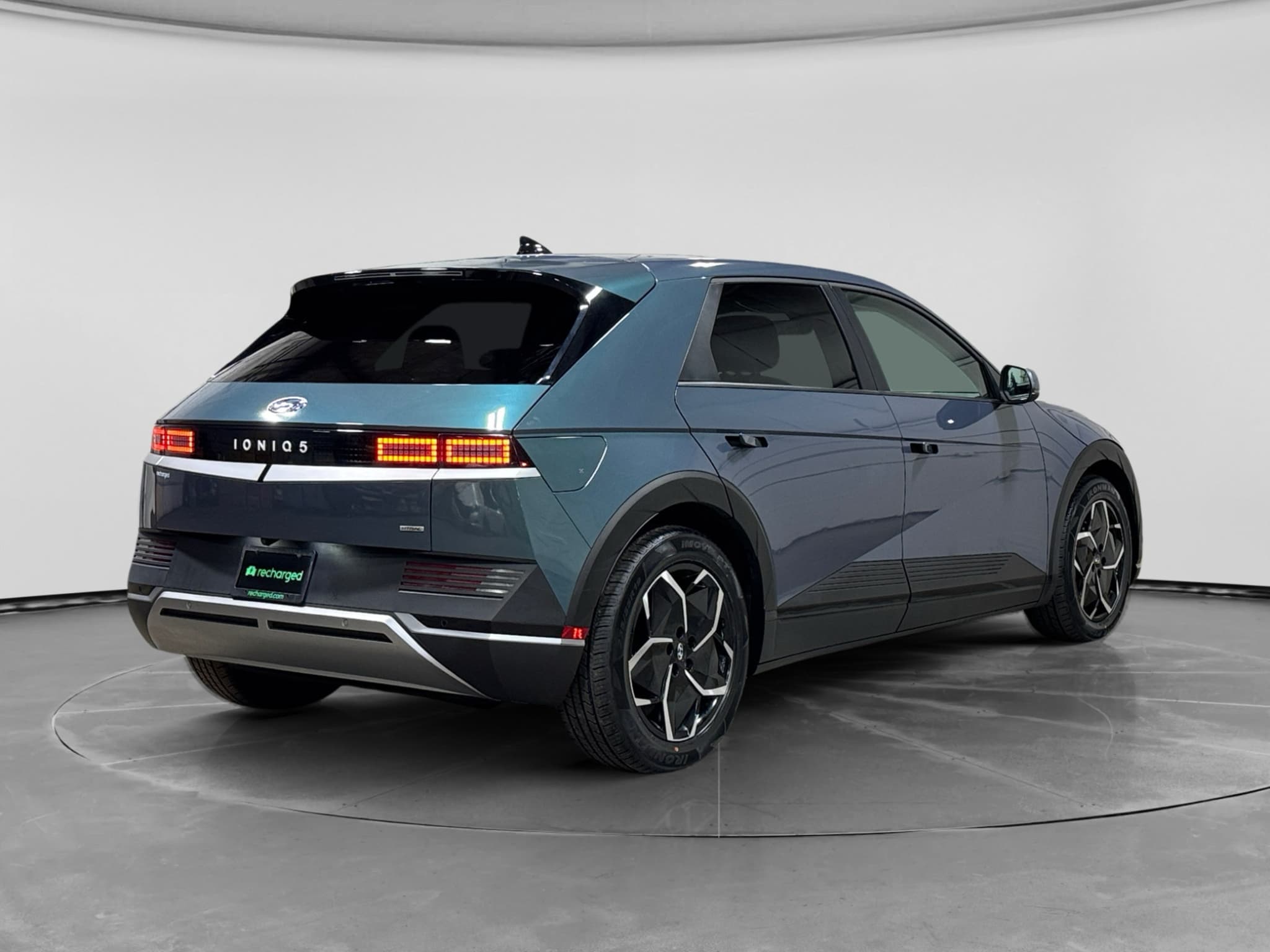 2023 Hyundai IONIQ 5 view 3