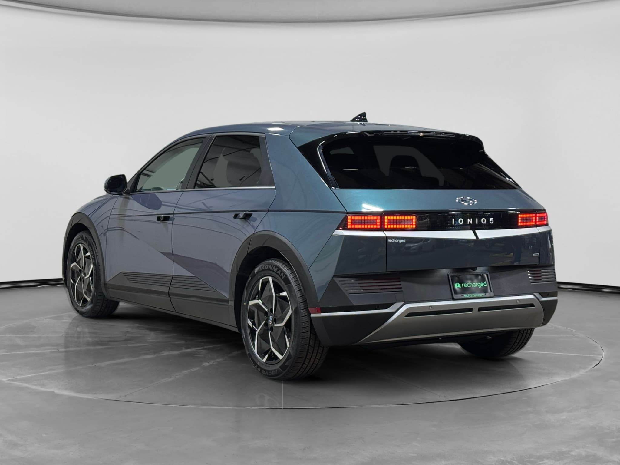 2023 Hyundai IONIQ 5 view 2