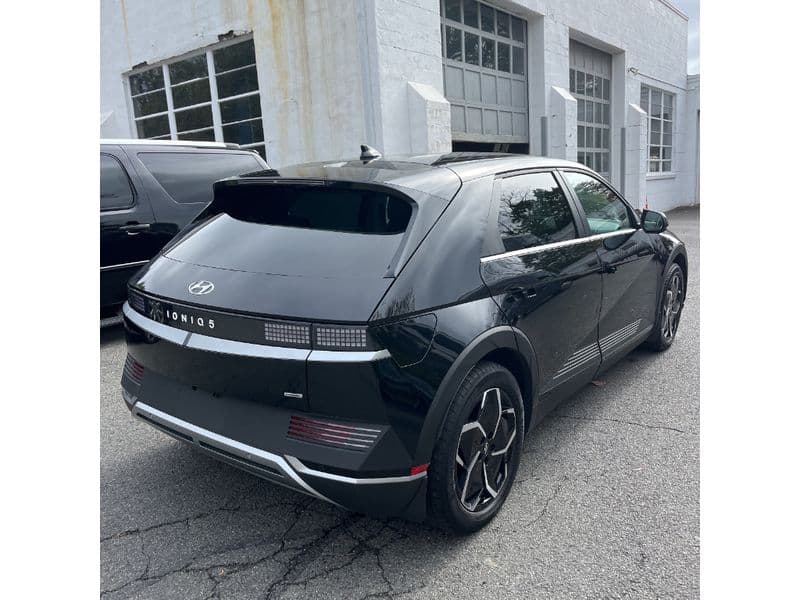 2023 Hyundai IONIQ 5 view 3