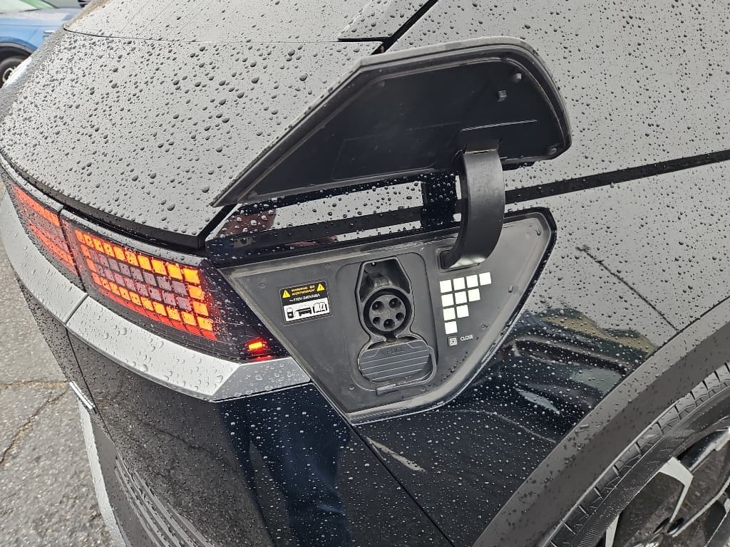 2023 Hyundai IONIQ 5 view 5