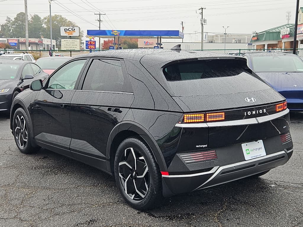 2023 Hyundai IONIQ 5 view 2