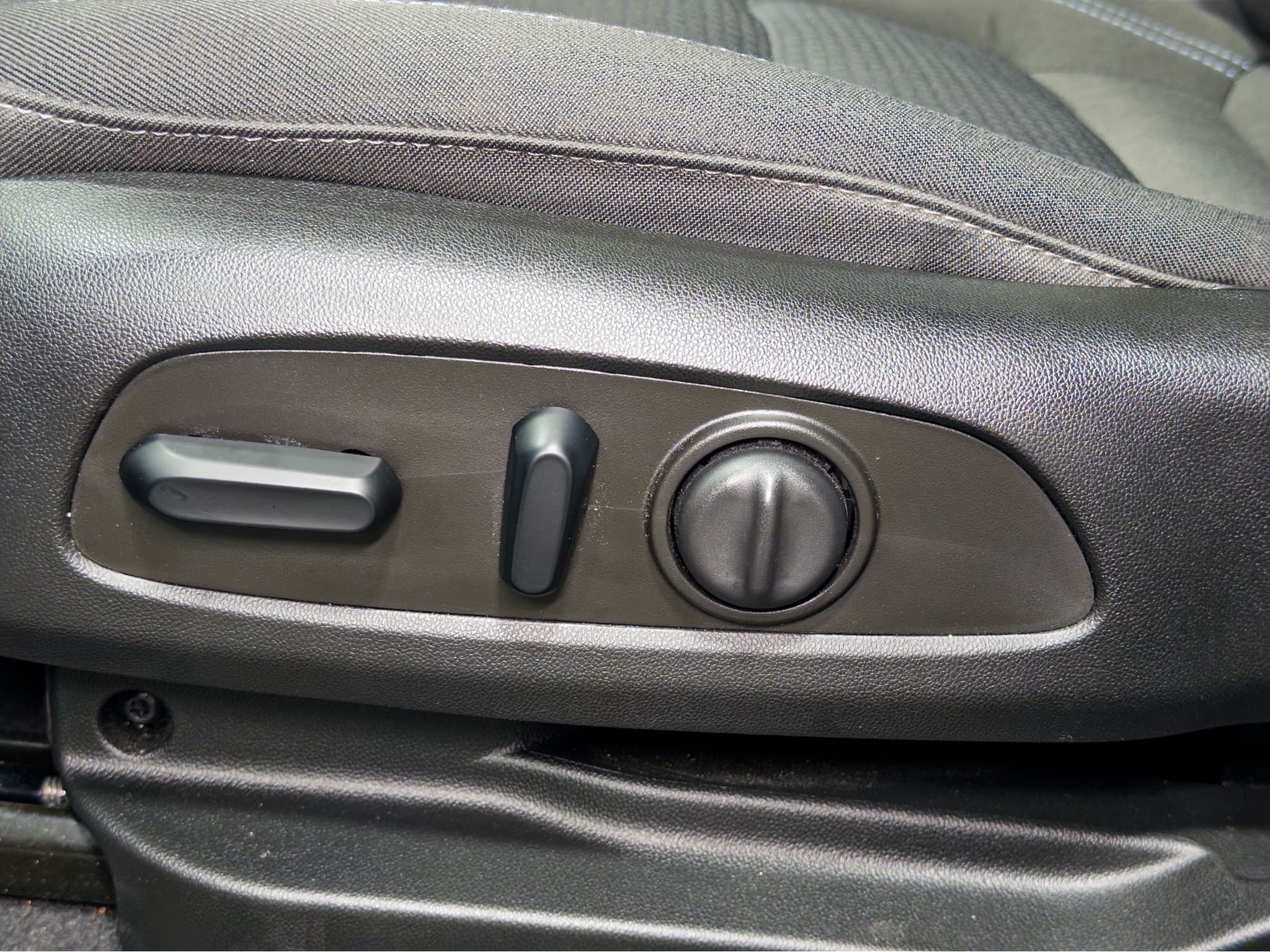 2023 Chevrolet Bolt EUV view 7