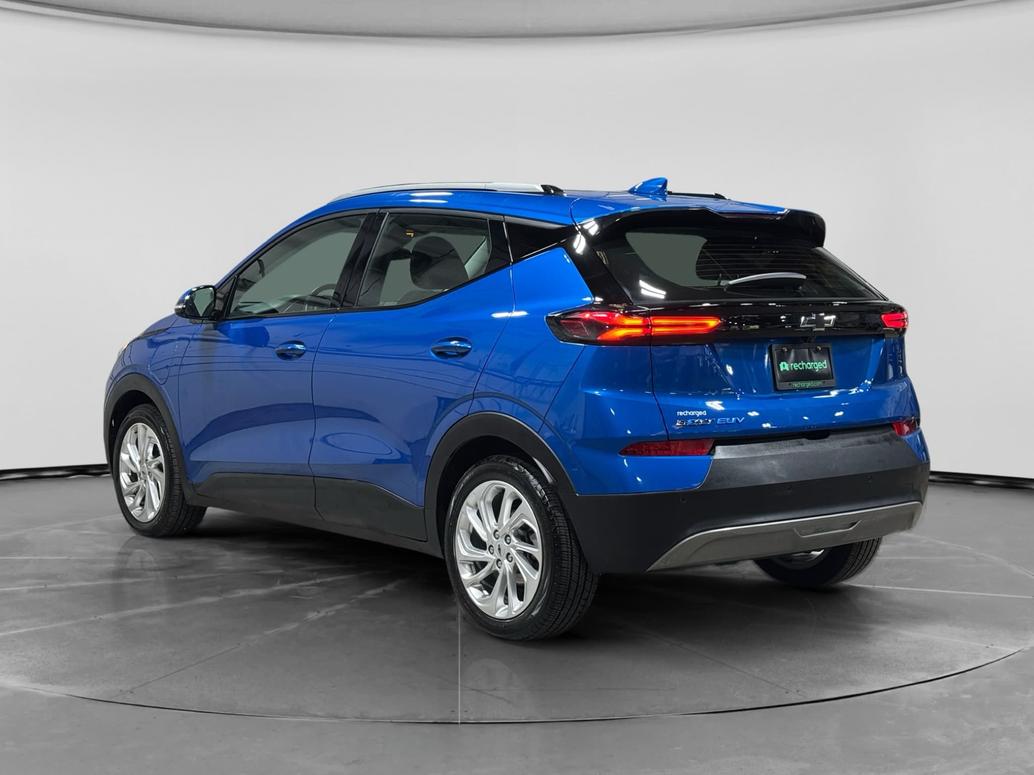 2023 Chevrolet Bolt EUV view 2