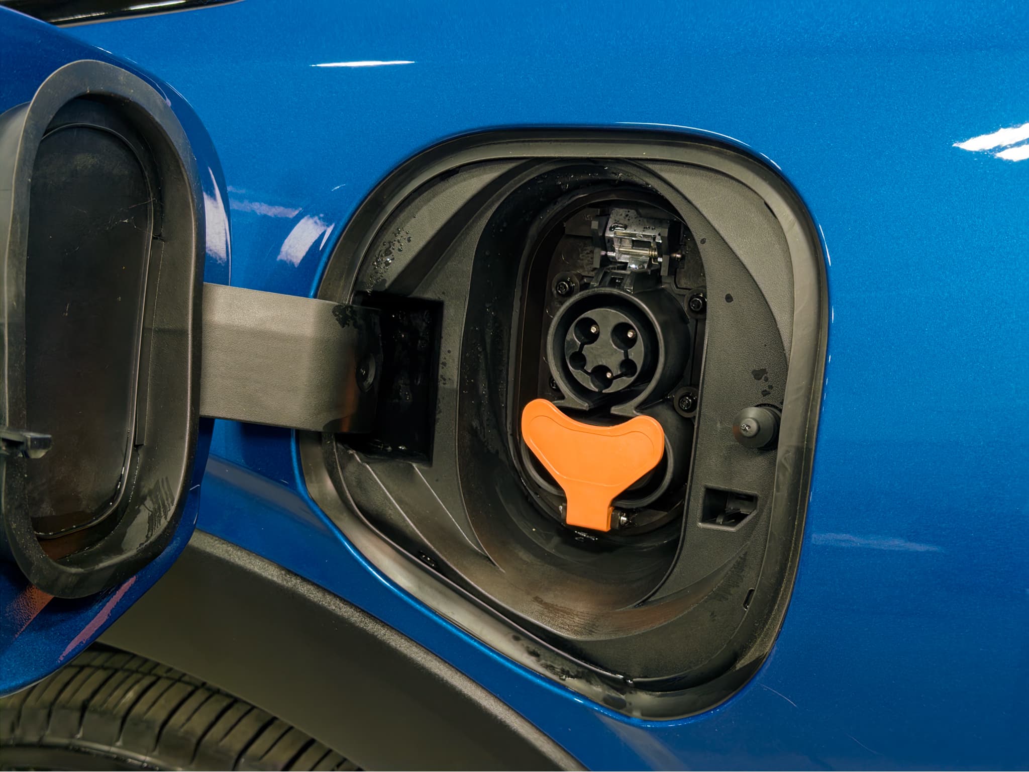 2023 Chevrolet Bolt EUV view 5