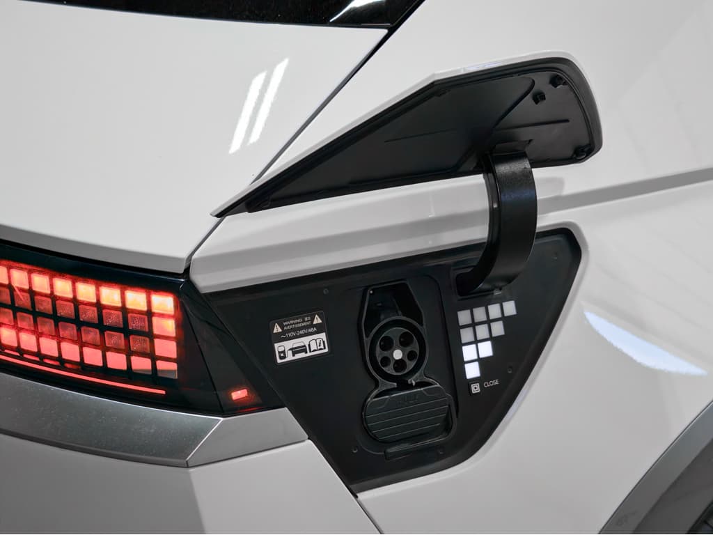 2023 Hyundai IONIQ 5 view 5