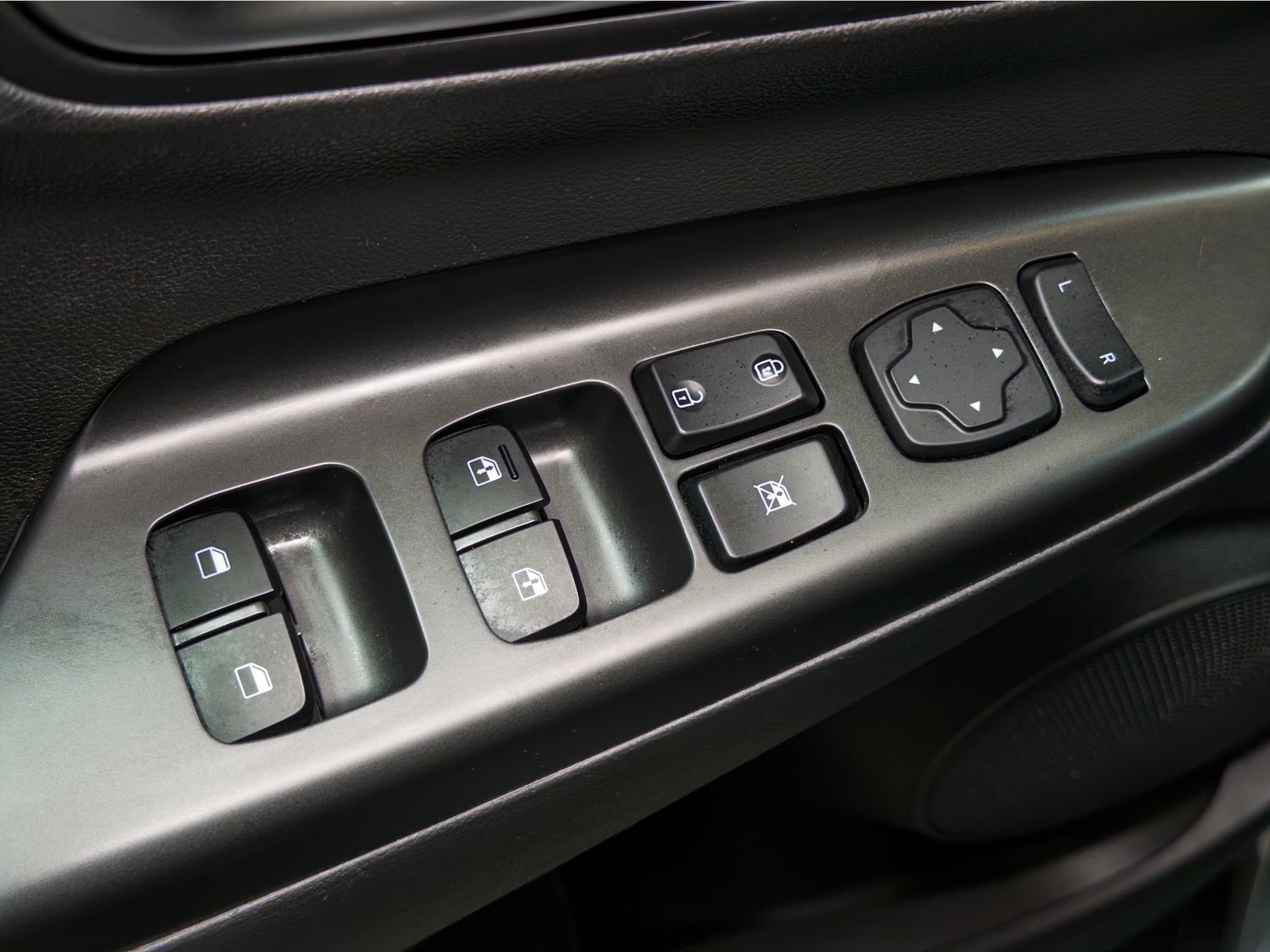 2023 Hyundai Kona EV view 7