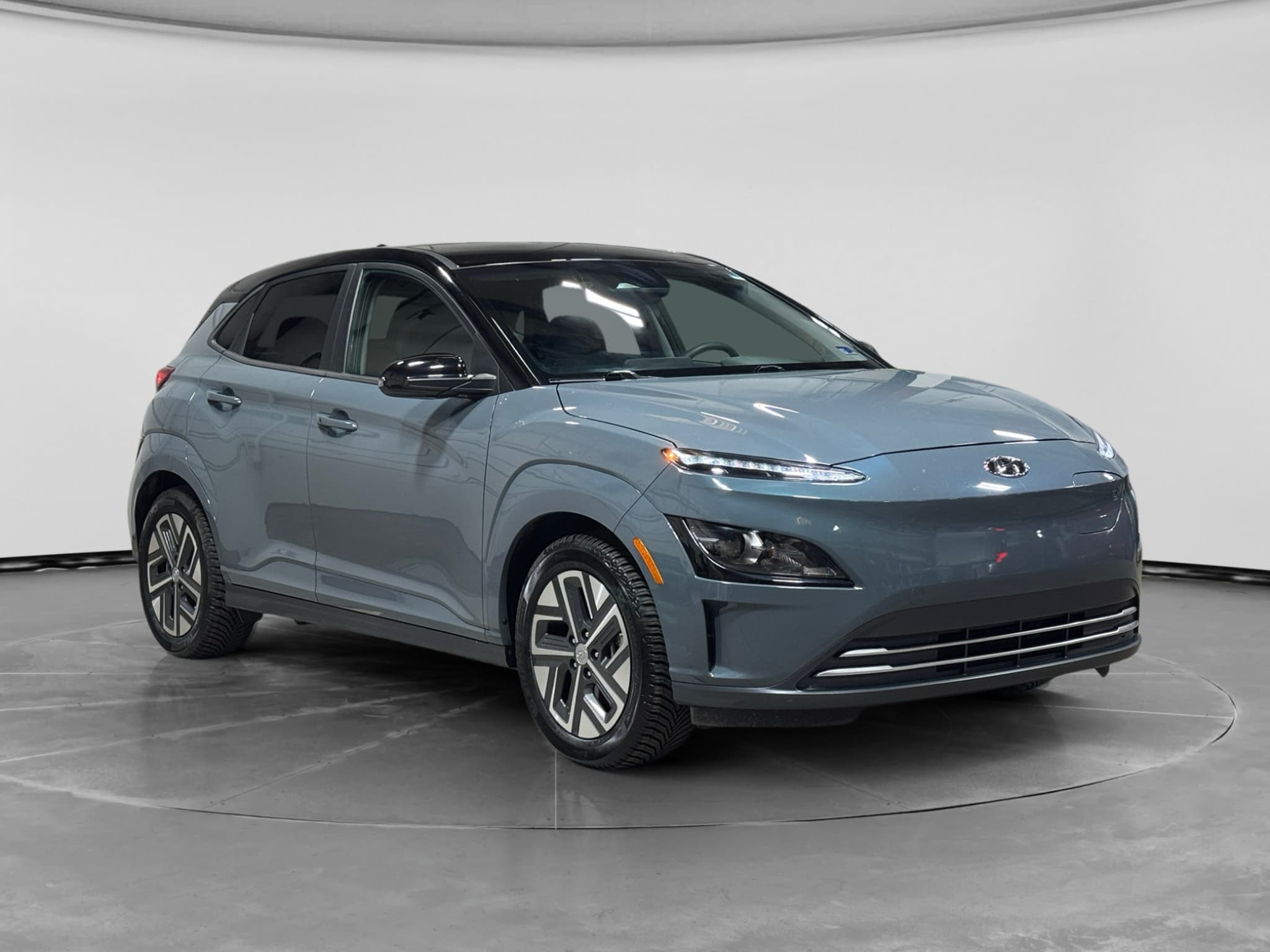 2023 Hyundai Kona EV view 4