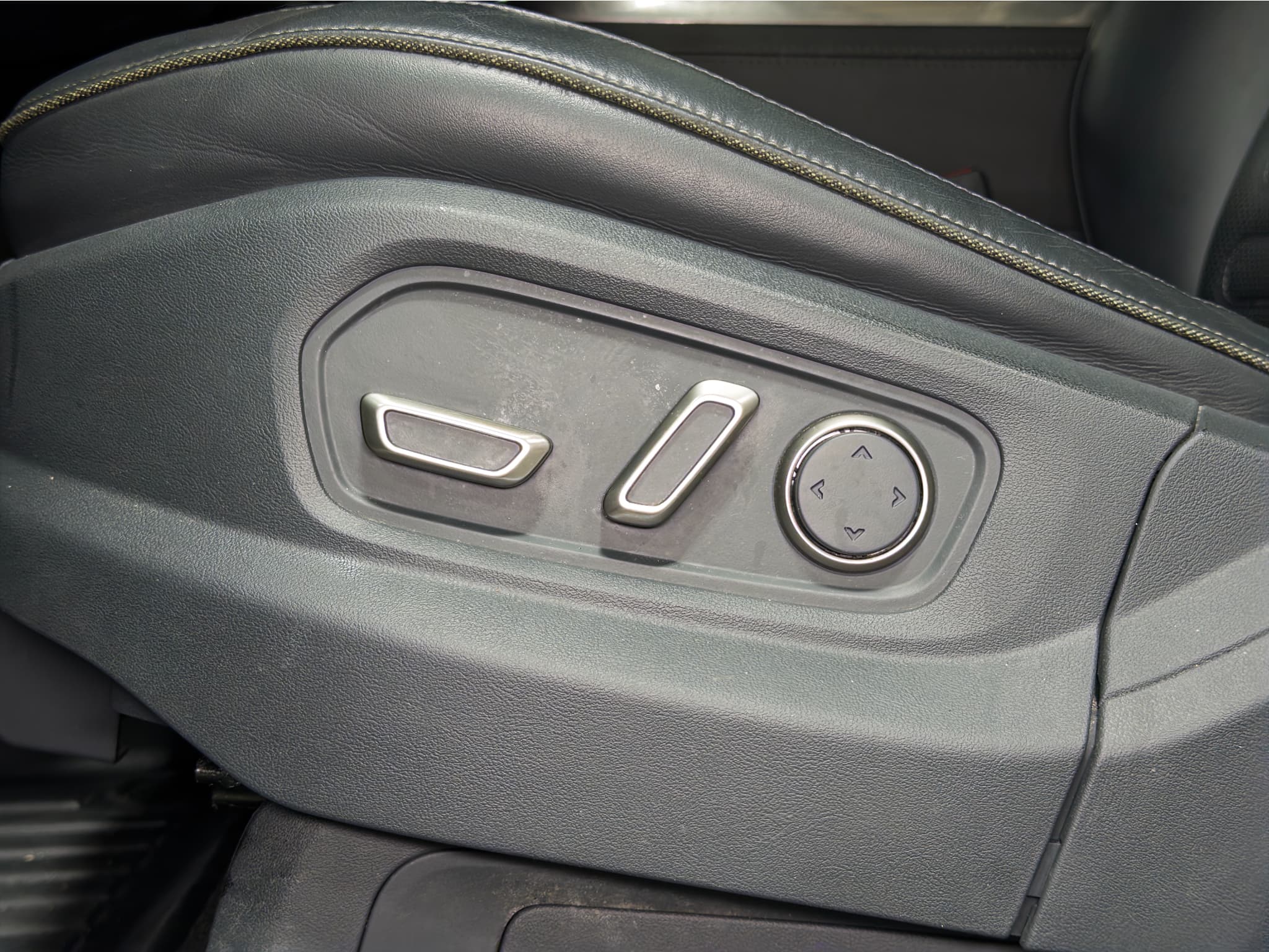2023 Hyundai Kona EV view 6