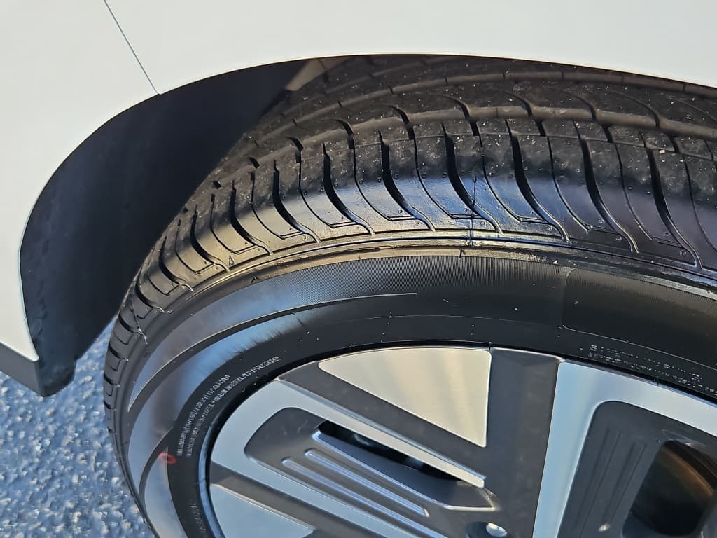 2023 Hyundai Kona EV view 32