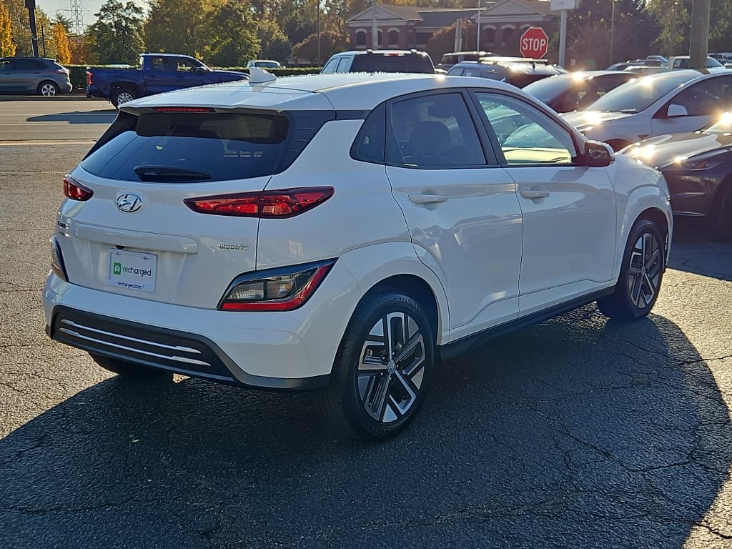2023 Hyundai Kona EV view 3