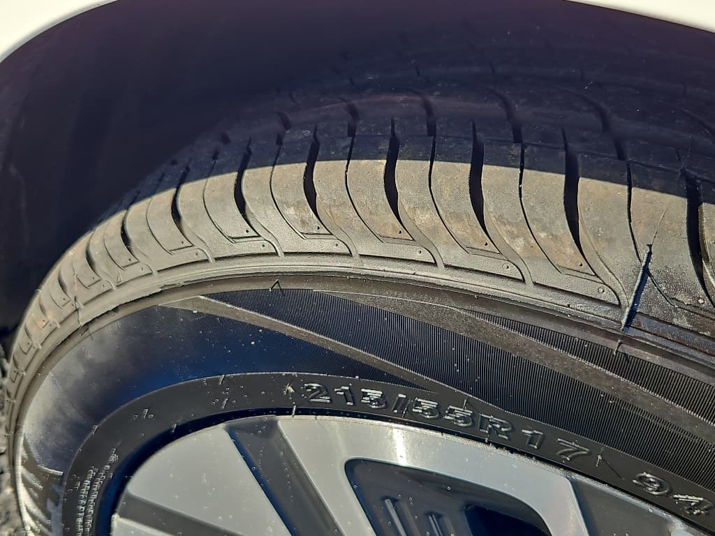 2023 Hyundai Kona EV view 28