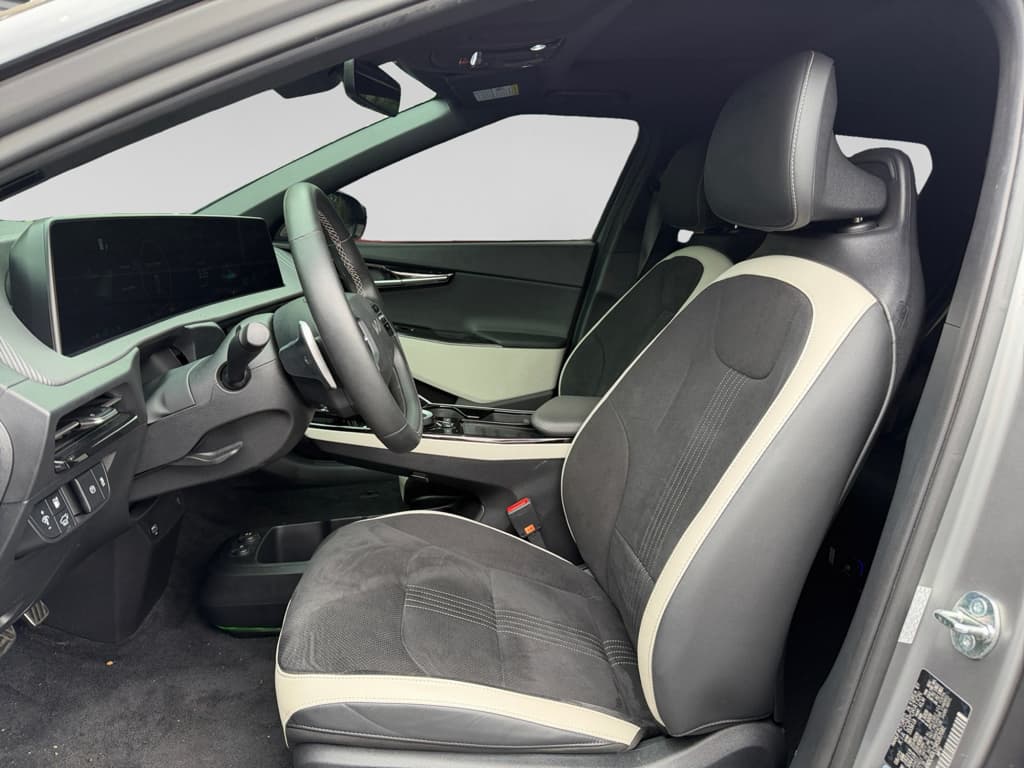2024 Kia EV6 view 7