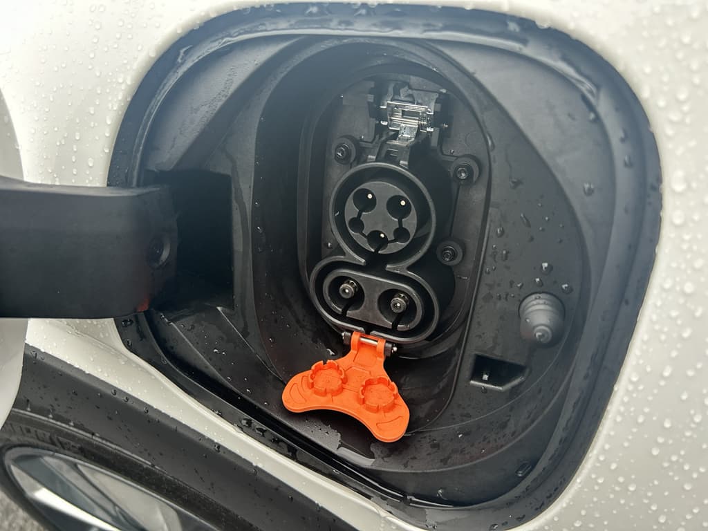 2023 Chevrolet Bolt EUV view 5