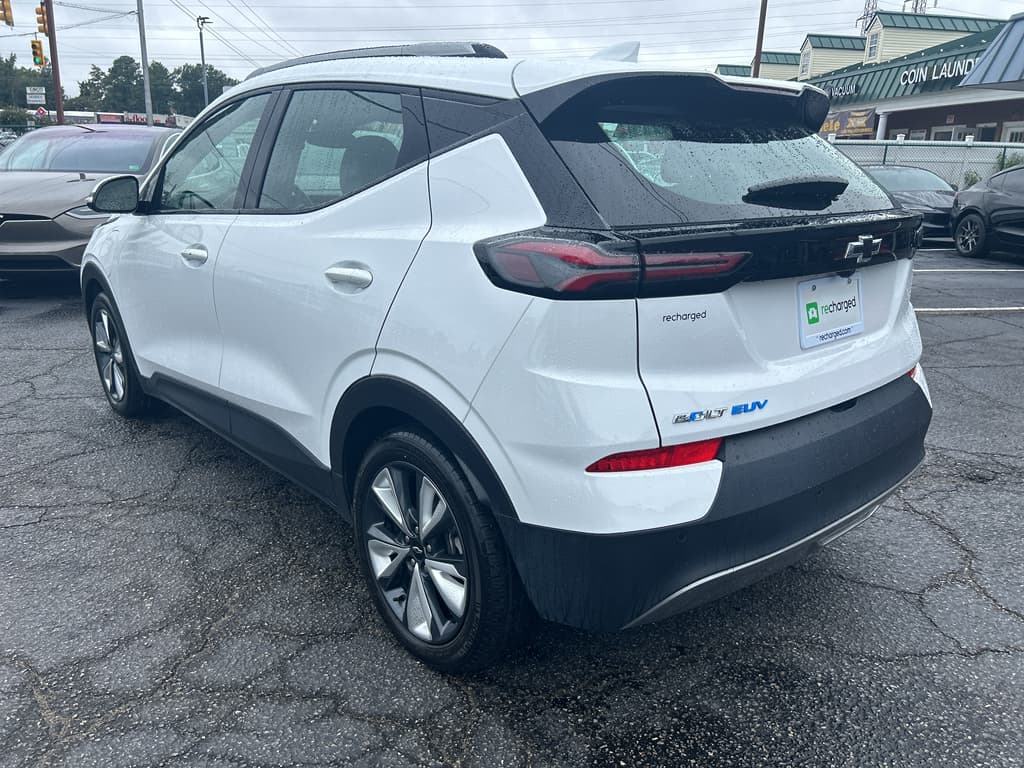 2023 Chevrolet Bolt EUV view 2