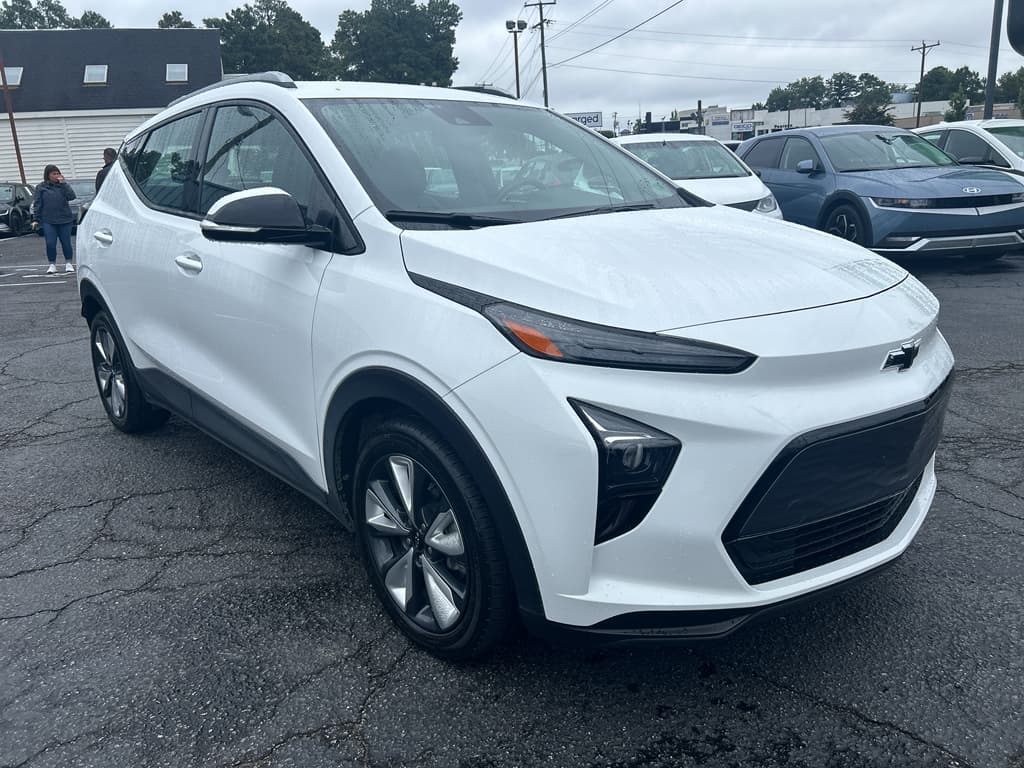 2023 Chevrolet Bolt EUV view 4