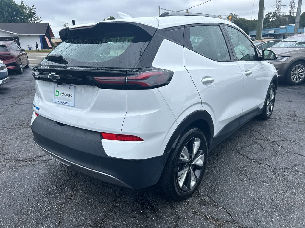 2023 Chevrolet Bolt EUV view 3