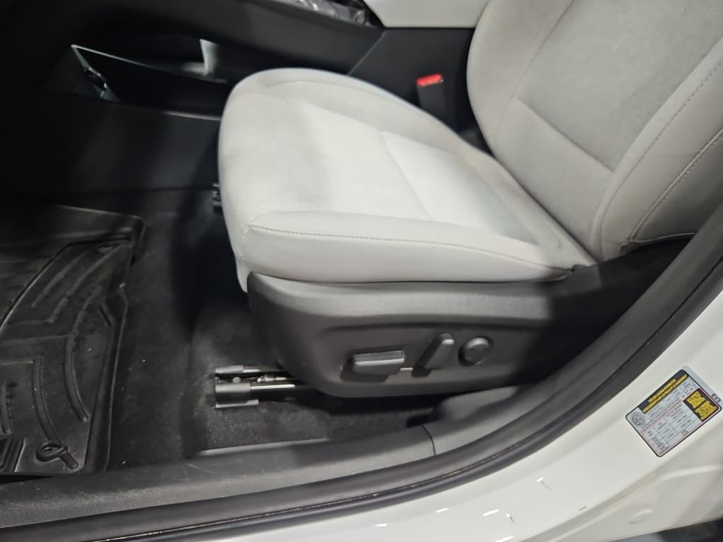 2023 Hyundai Kona EV view 6