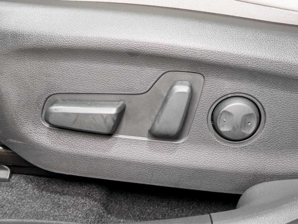 2023 Hyundai Kona EV view 6