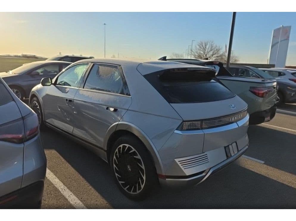 2023 Hyundai IONIQ 5 view 4