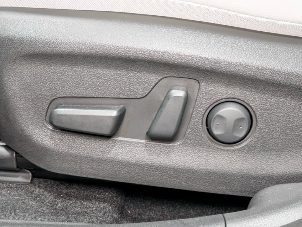 2023 Hyundai Kona EV view 7