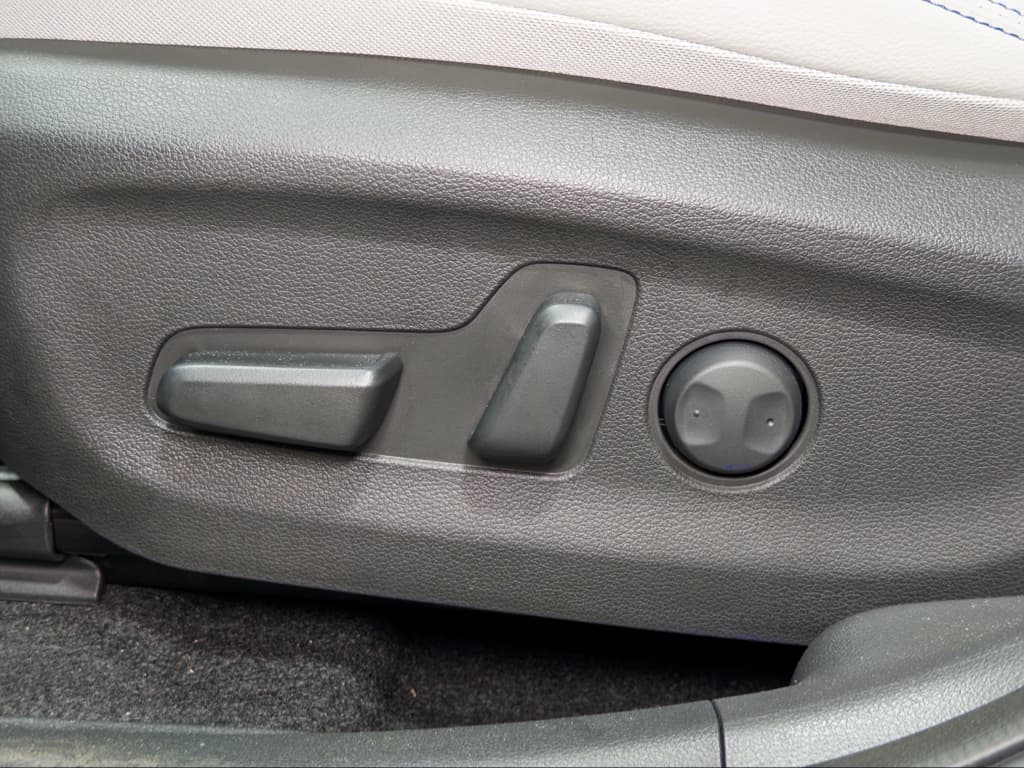 2023 Hyundai Kona EV view 7