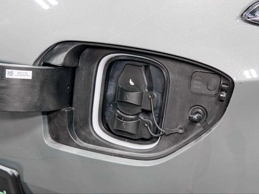 2023 Hyundai Kona EV view 5