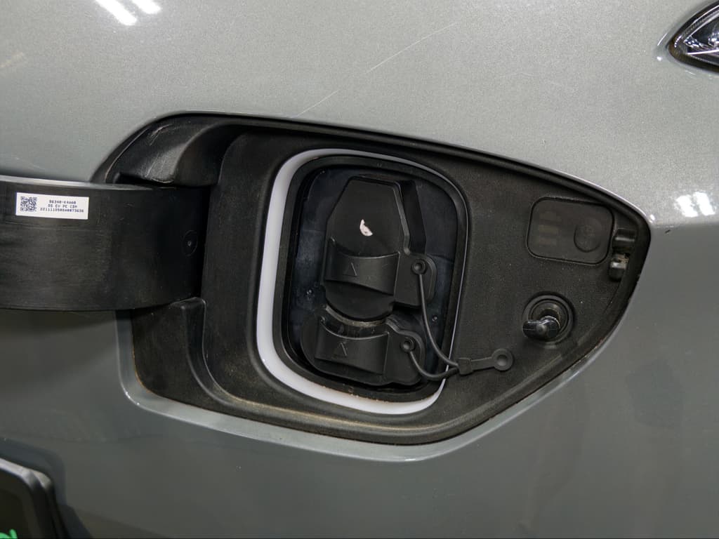 2023 Hyundai Kona EV view 5