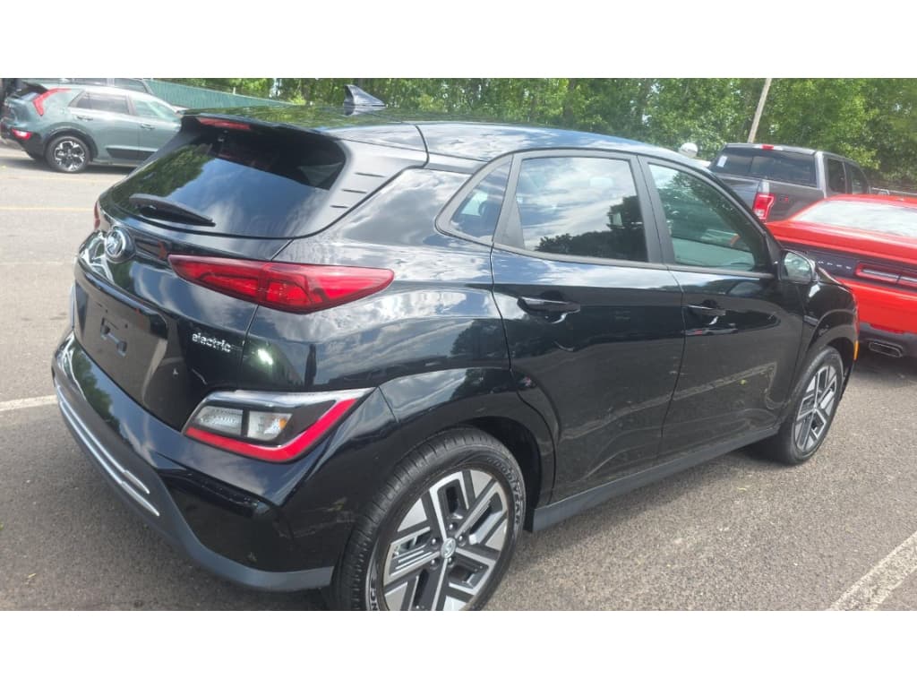 2023 Hyundai Kona EV view 3