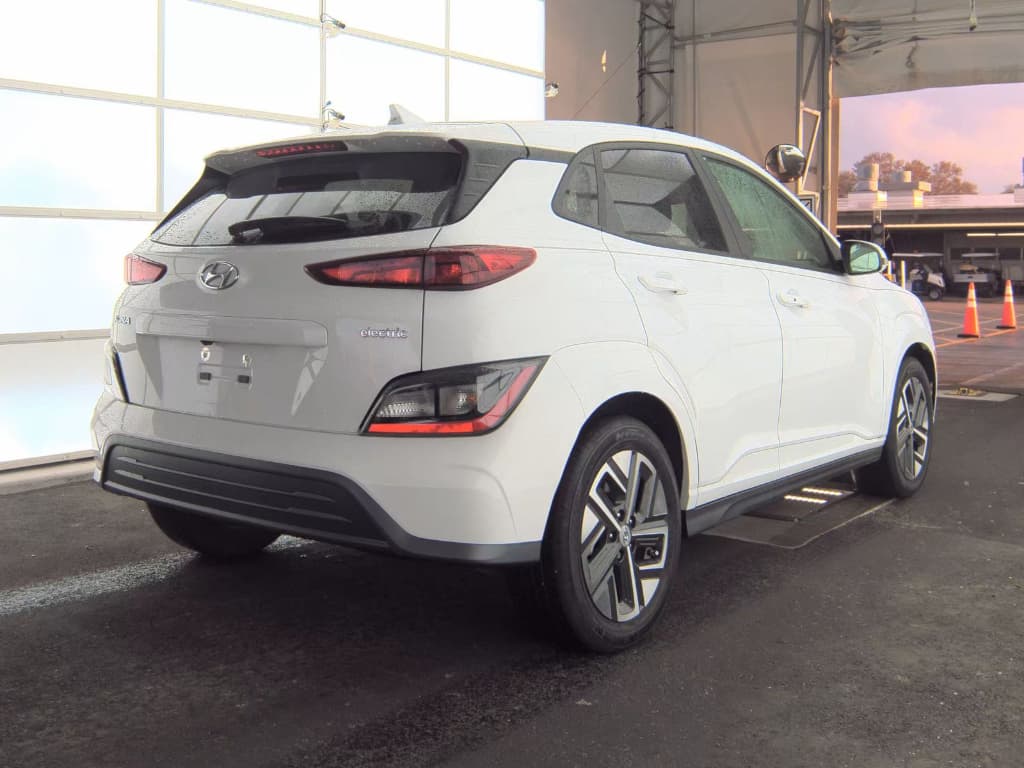 2023 Hyundai Kona EV view 3