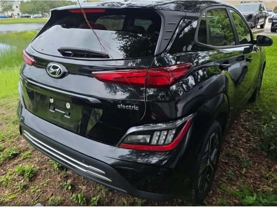 2023 Hyundai Kona EV view 3