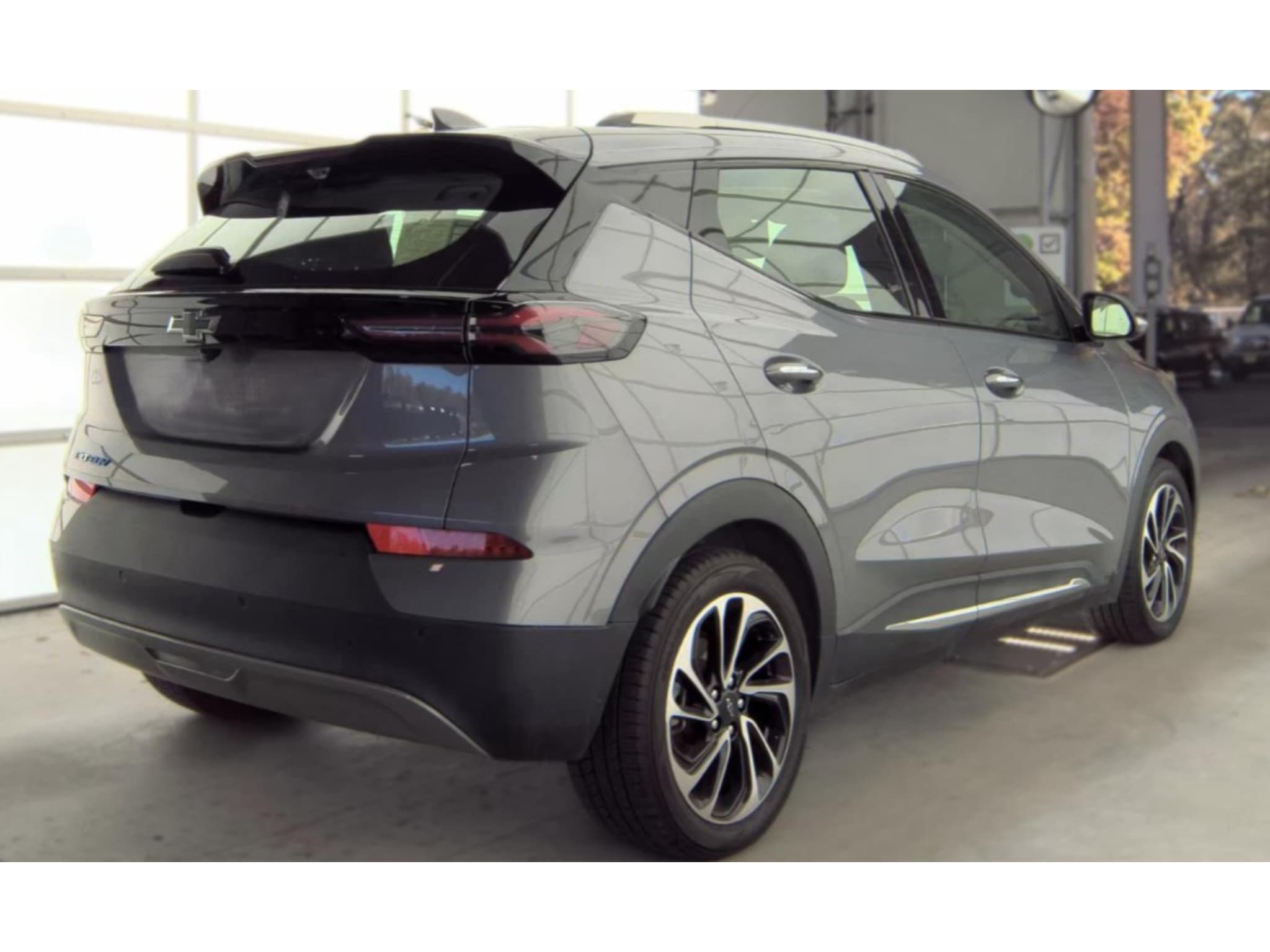 2023 Chevrolet Bolt EUV view 3