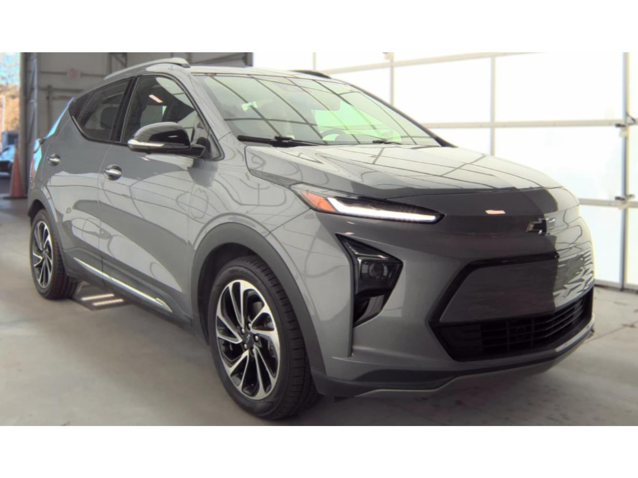 2023 Chevrolet Bolt EUV view 4