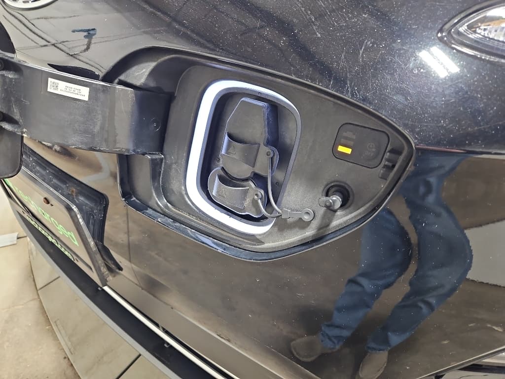 2023 Hyundai Kona EV view 5