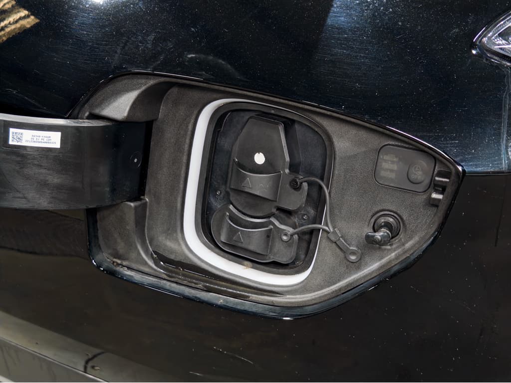 2023 Hyundai Kona EV view 5