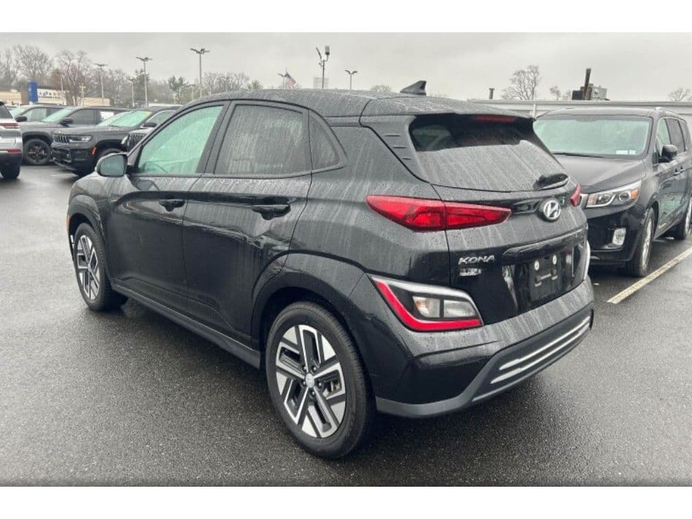 2023 Hyundai Kona EV view 4