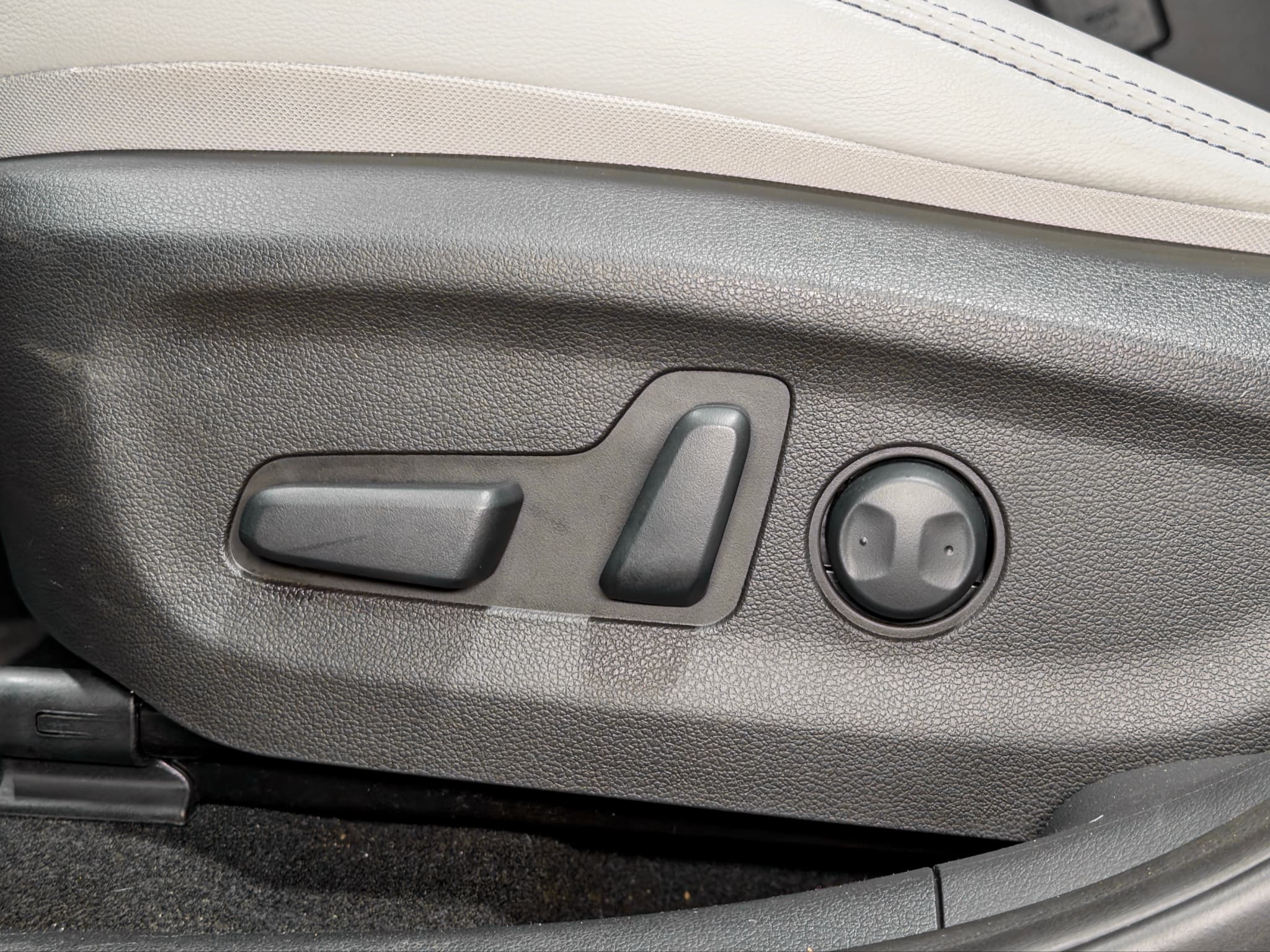 2023 Hyundai Kona EV view 7