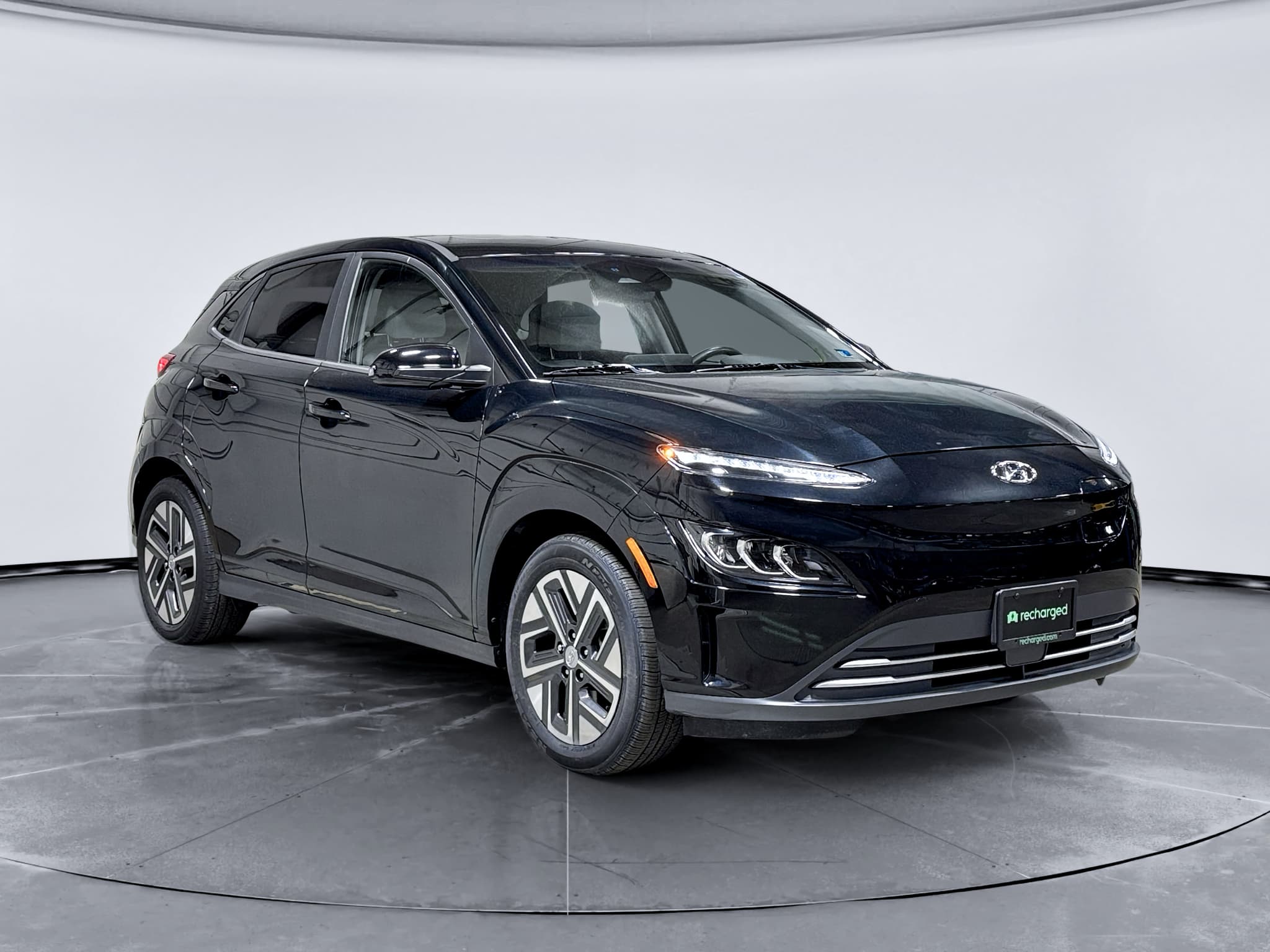 2023 Hyundai Kona EV view 4